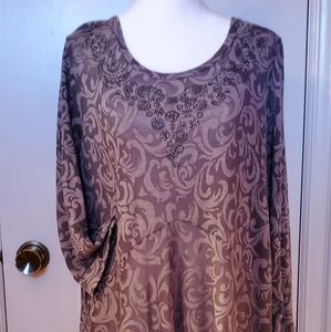 XL Top w/Beading 3/4 sleeve Sharkbite Hem DrkGray/LghtGray Studio Gem